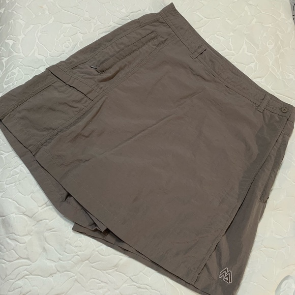 Technical wear skort - Picture 2 of 5